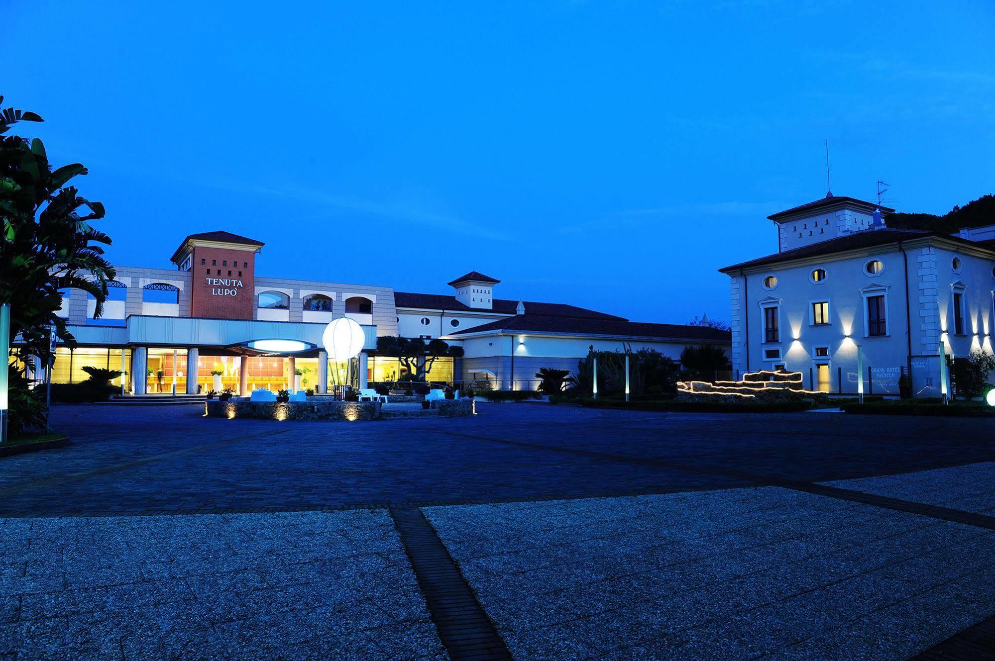 Hotel Grand 4*